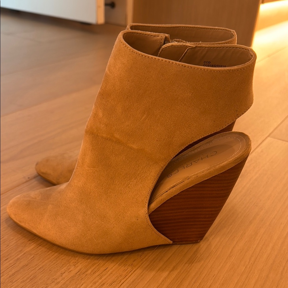 Chic Tan Wedge Ankle Boots